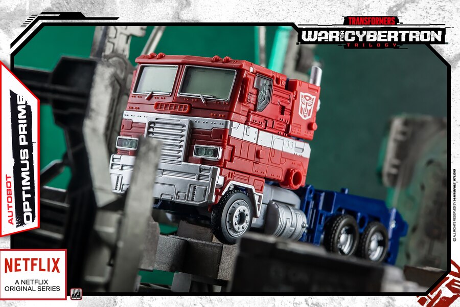 Netflix Transformers WFC Optimus Prime  (7 of 9)